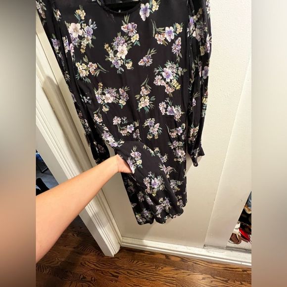 Velvet by graham and Spencer Winola Floral Printed Challis dress size medium - Picture 5 of 11